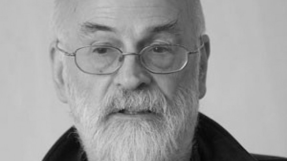 677z381_Terry_Pratchett,_September_2009_1.jpg