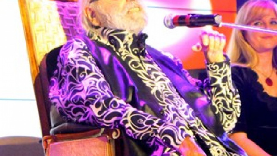 677z381_Demis_Roussos_in_Baku_2.png